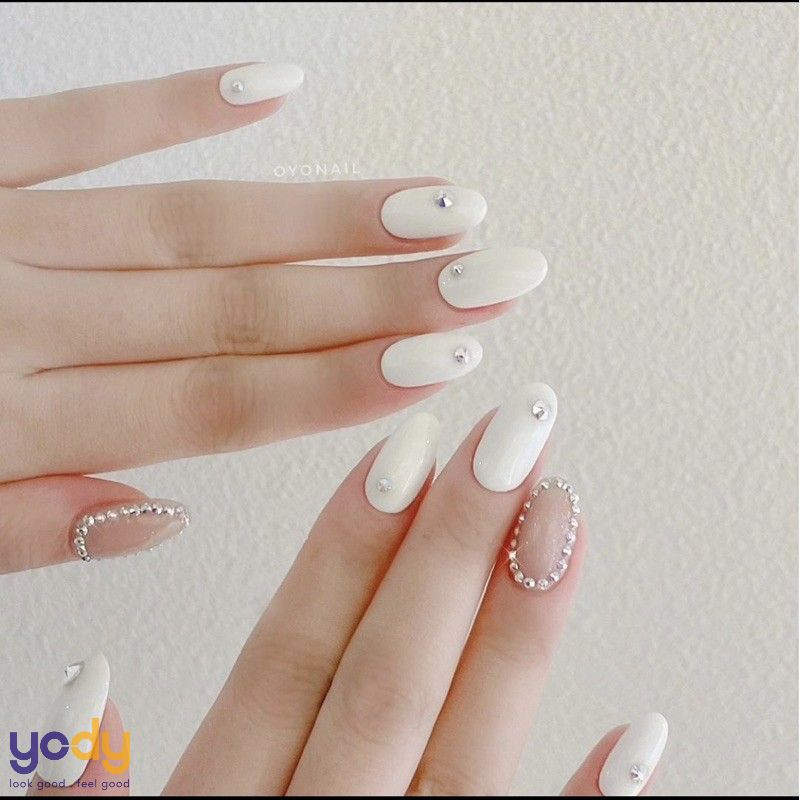 Sơn Móng Tay Phong Thủy: Chọn Màu Hợp Mệnh Đón Vận May Sơn móng tay phong thủy màu trắng không hợp mệnh Mộc