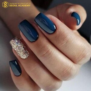 Sơn móng tay xanh đen ánh nhũ lấp lánh