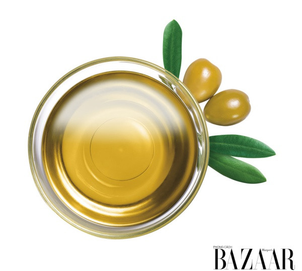 Sử dụng dầu ô liu để loại bỏ thuốc nhuộm tóc dính vào móng tay