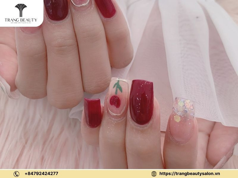 Sử dụng găng tay bảo vệ màu gel móng tay