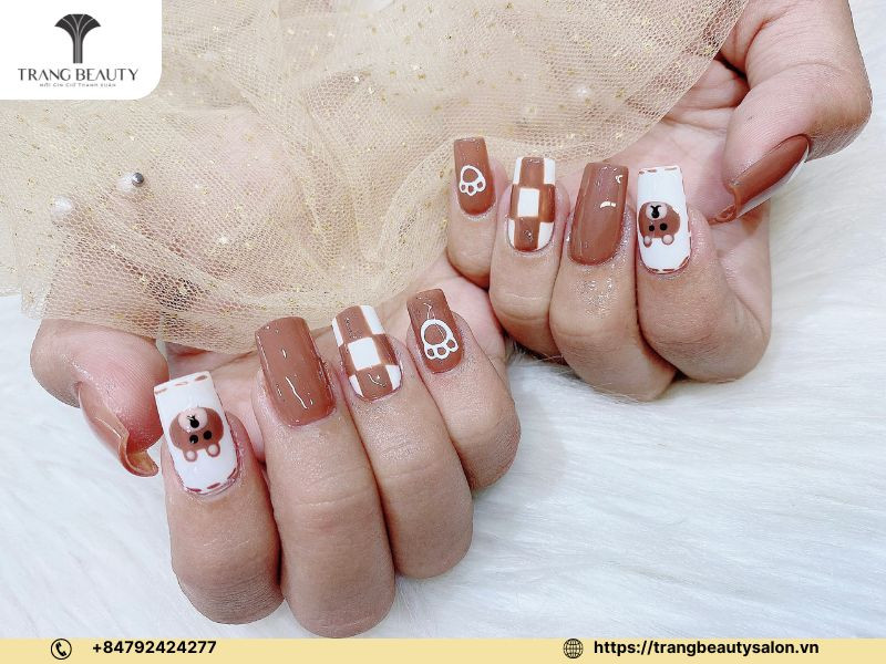 Sử dụng sticker trang trí cho móng, mẹo hay cho người mới học sơn móng