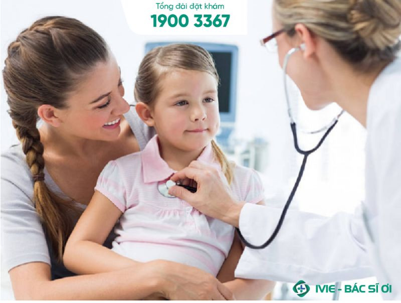 Thăm khám bác sĩ khi móng tay trẻ em bị bong tróc dai dẳng