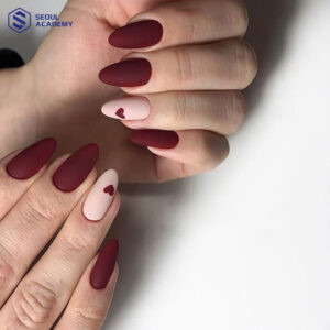 Tham khảo mẫu móng tay màu đỏ mận sơn nhám kết hợp họa tiết