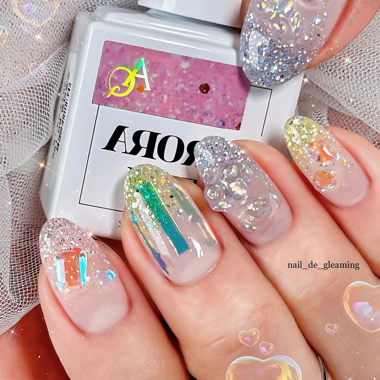 Thiết kế đắp bột móng tay đơn giản đính đá lấp lánh