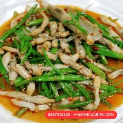 Thiết kế móng tay vỏ sò kết hợp sắc xanh