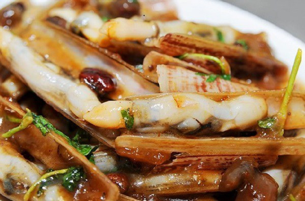 Móng Tay Sốt Me: Bí Quyết Đậm Đà Hấp Dẫn Thịt ốc móng tay giòn dai thấm đẫm sốt me đậm đà