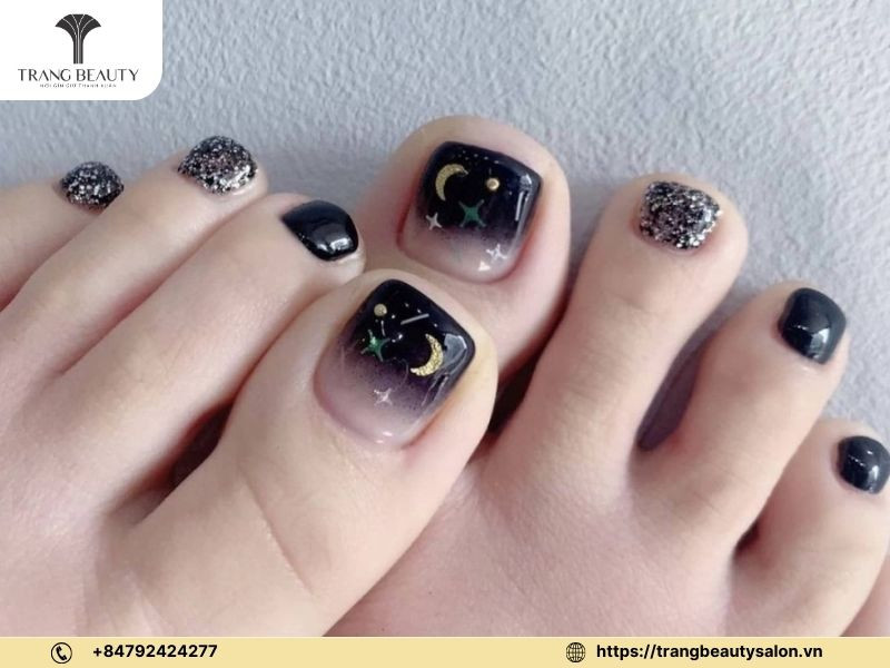 Tone nail chân ẩn xà cừ đen huyền bí và đầy cuốn hút