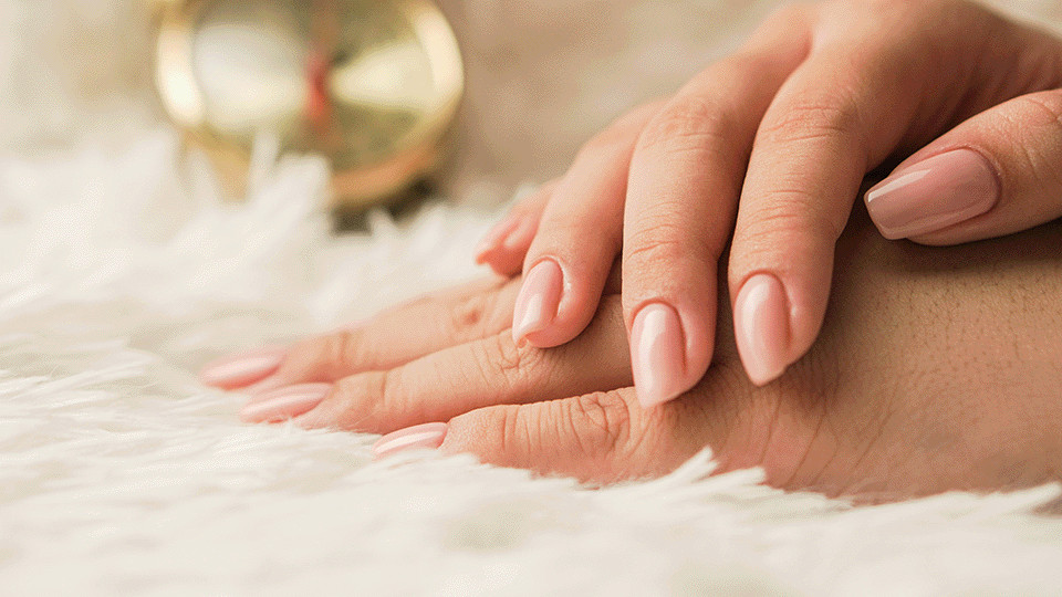 Ứng dụng ghép móng tay vào ảnh giúp thay đổi màu sắc