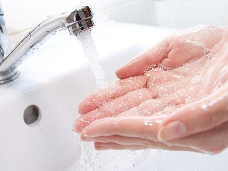 Vệ sinh móng chân bị dày sừng để ngăn ngừa nấm