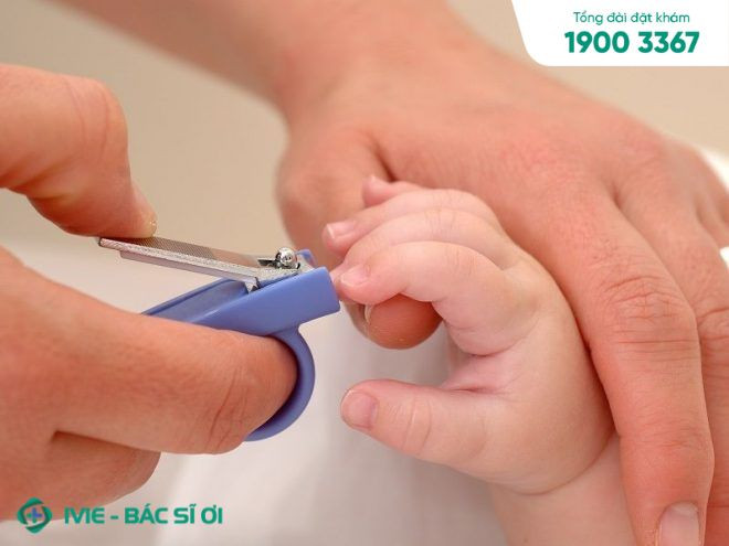 Vệ sinh móng sạch sẽ giúp trẻ khỏi lột móng tay móng chân