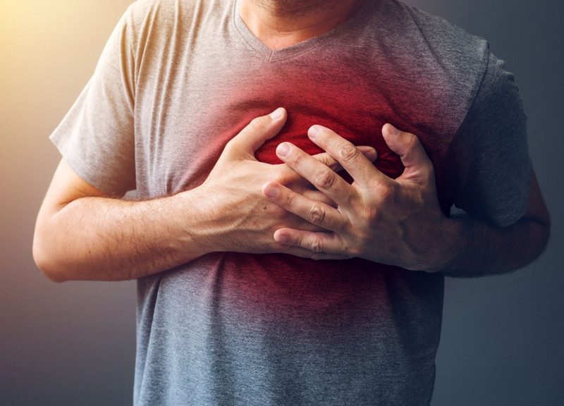 Vết đen trên móng tay có thể là dấu hiệu của viêm nội tâm mạc