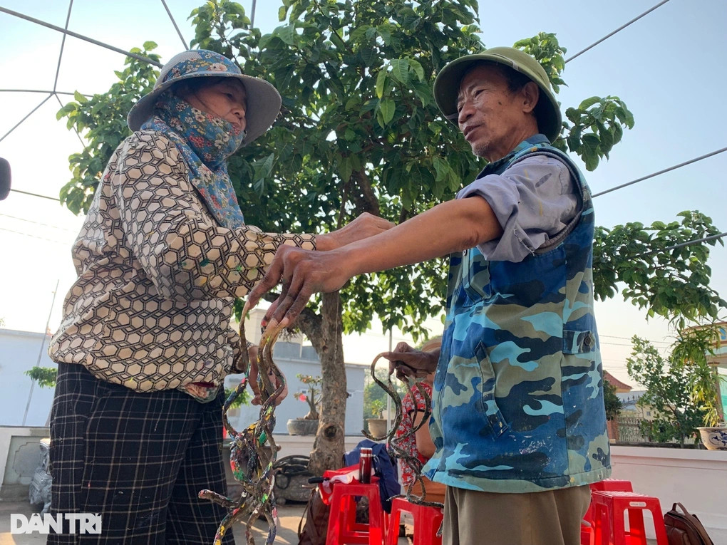 Sức Hút Của Móng Tay Dài Nam: Câu Chuyện Ông Huyền Nam Định Vợ chồng ông Huyền và sự hỗ trợ cho sở thích móng tay dài nam