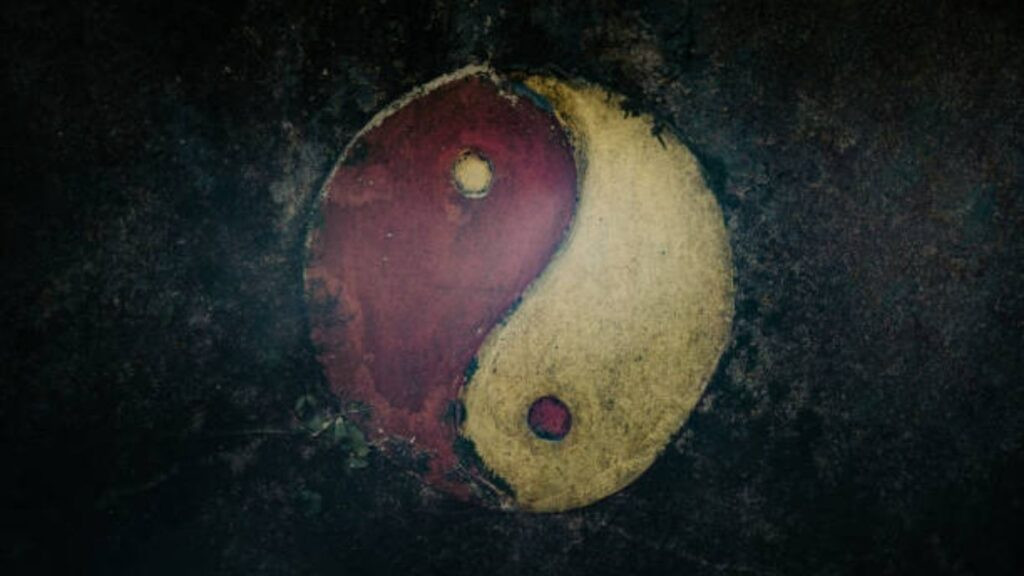 Cắt Móng Tay Vào Ban Đêm: Giải Mã Thực Hư Có Sao Không Vòng tròn Âm Dương - Thuyết cân bằng năng lượng trong phong thủy Trung Hoa, giải thích quan điểm kiêng kỵ cắt móng ban đêm.