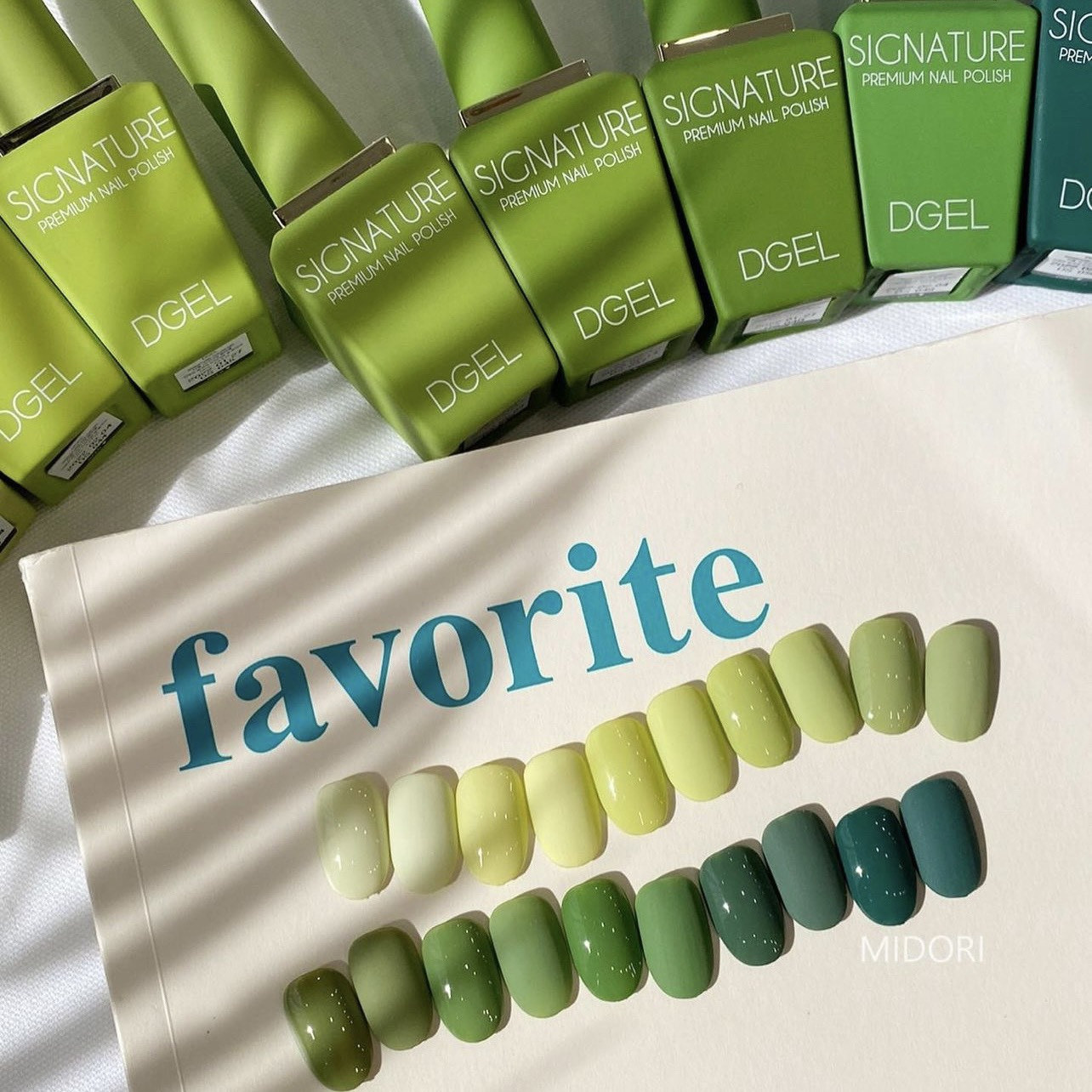 Sơn Móng Tay Xanh Ngọc: Khám Phá Vẻ Đẹp Sang Trọng & Tinh Tế Sơn Móng Tay Xanh Ngọc: Khám Phá Vẻ Đẹp Sang Trọng & Tinh Tế